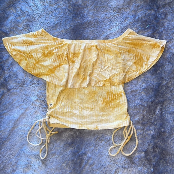 Gold Off-Shoulder Tie-Dye Crop Top 🌞 - Picture 2 of 4